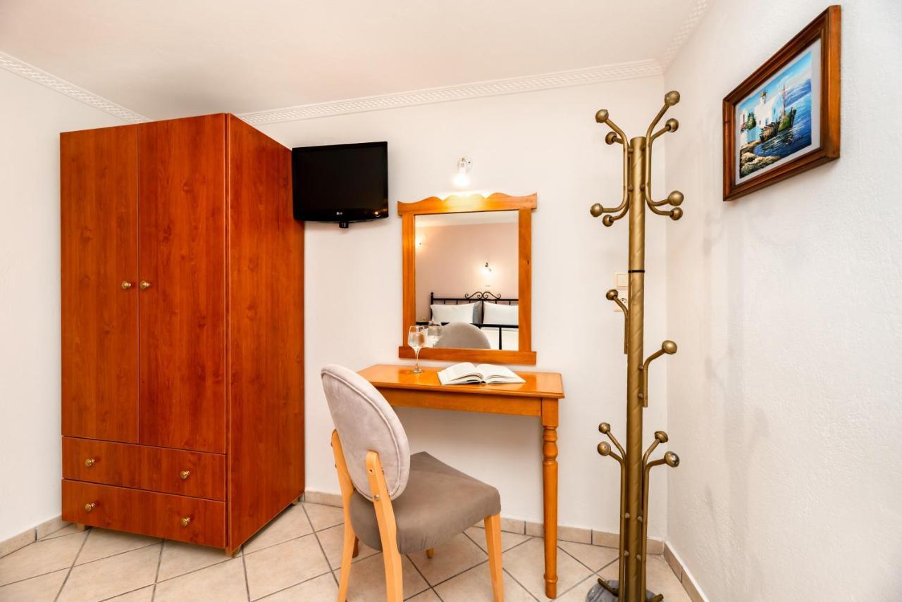 Villa By Hotel Thira Fira  Bagian luar foto